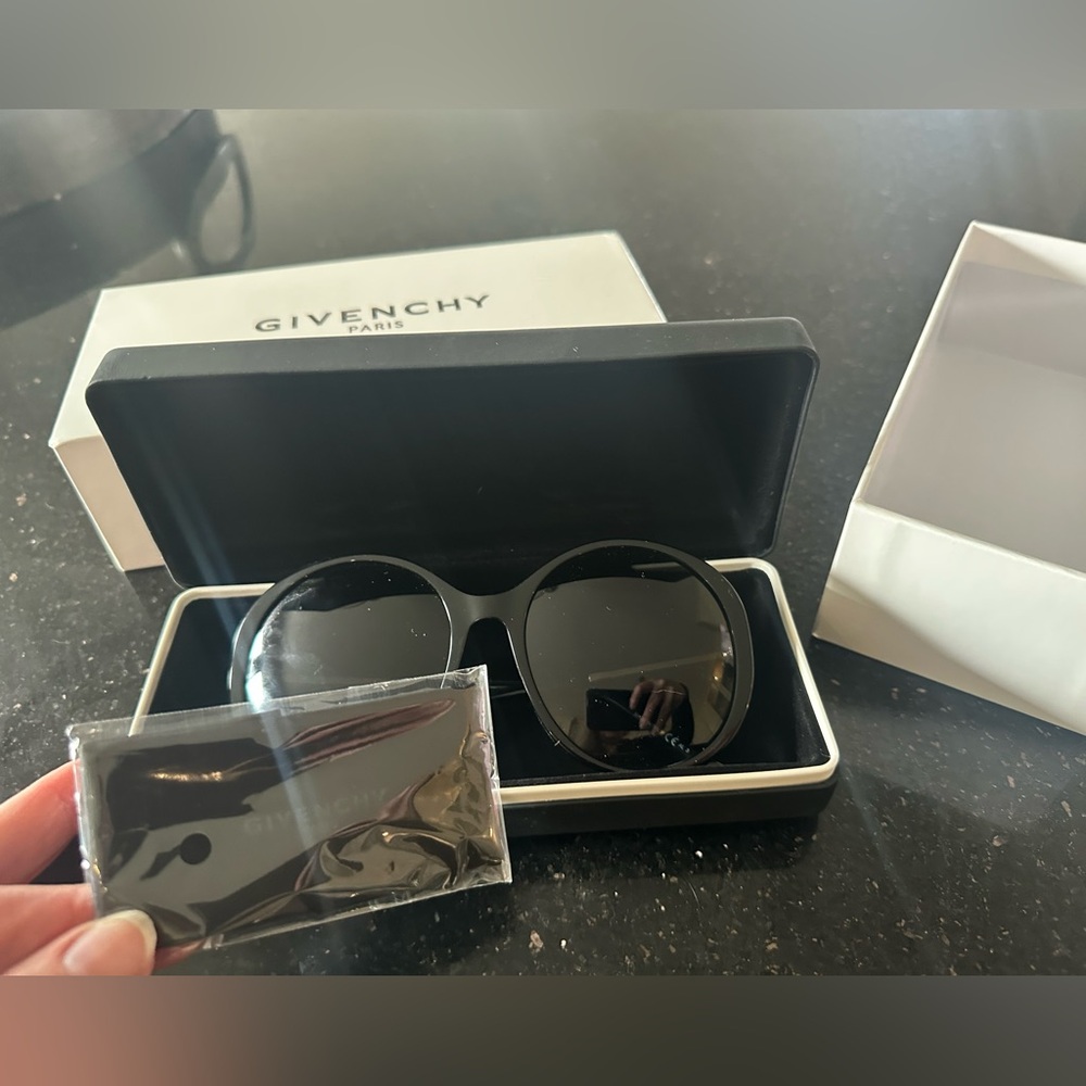 New Authentic Givenchy Oversized sunglasses